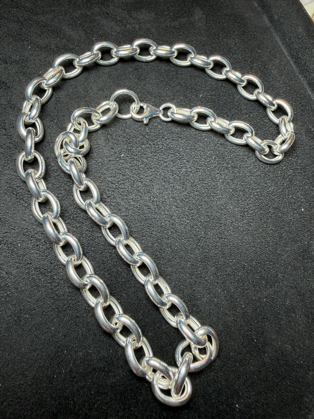 A19 Bold Interlock Silver Chain Necklace