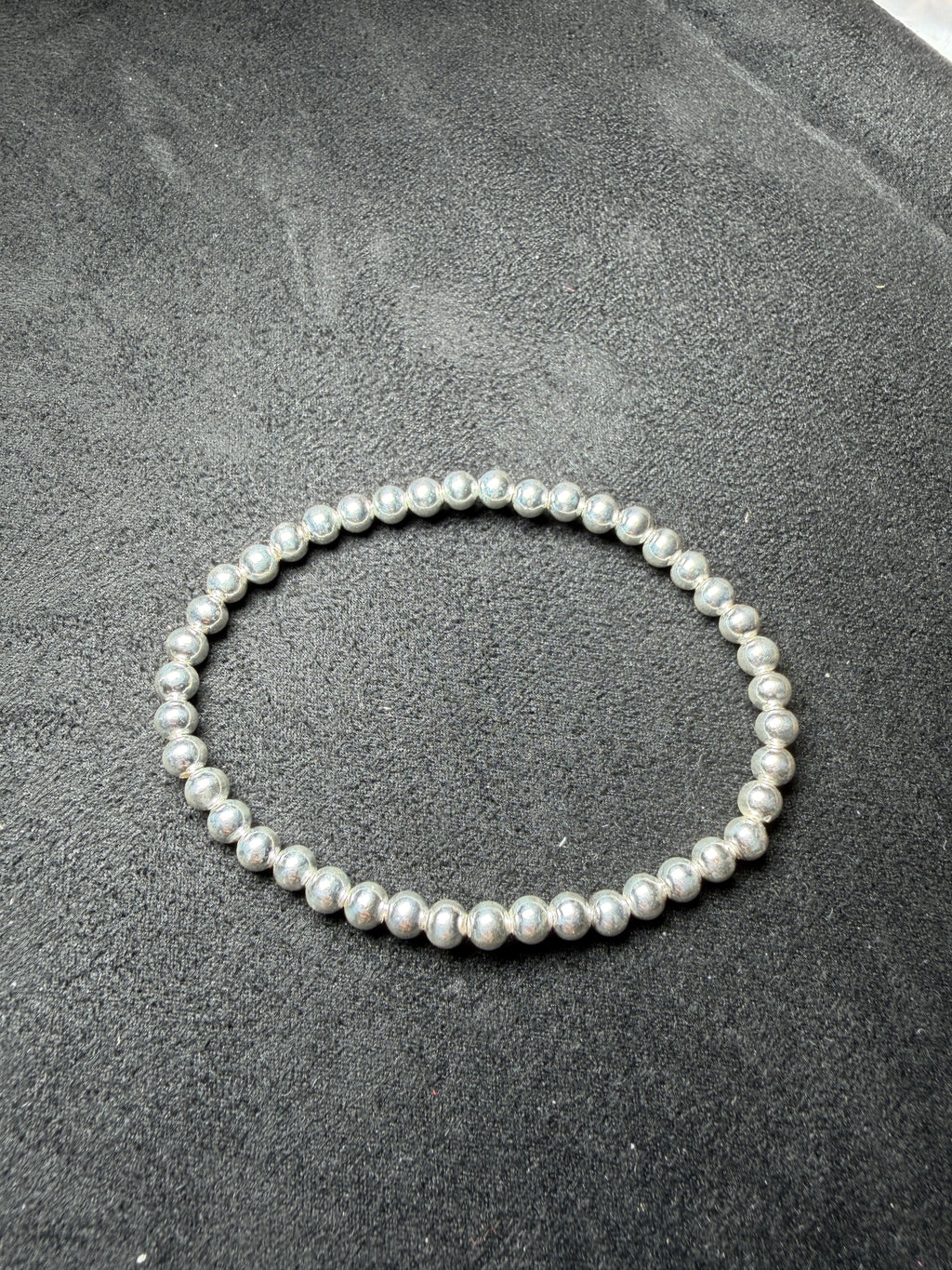 A21 Polished Silver Bead Stretch Bracelet