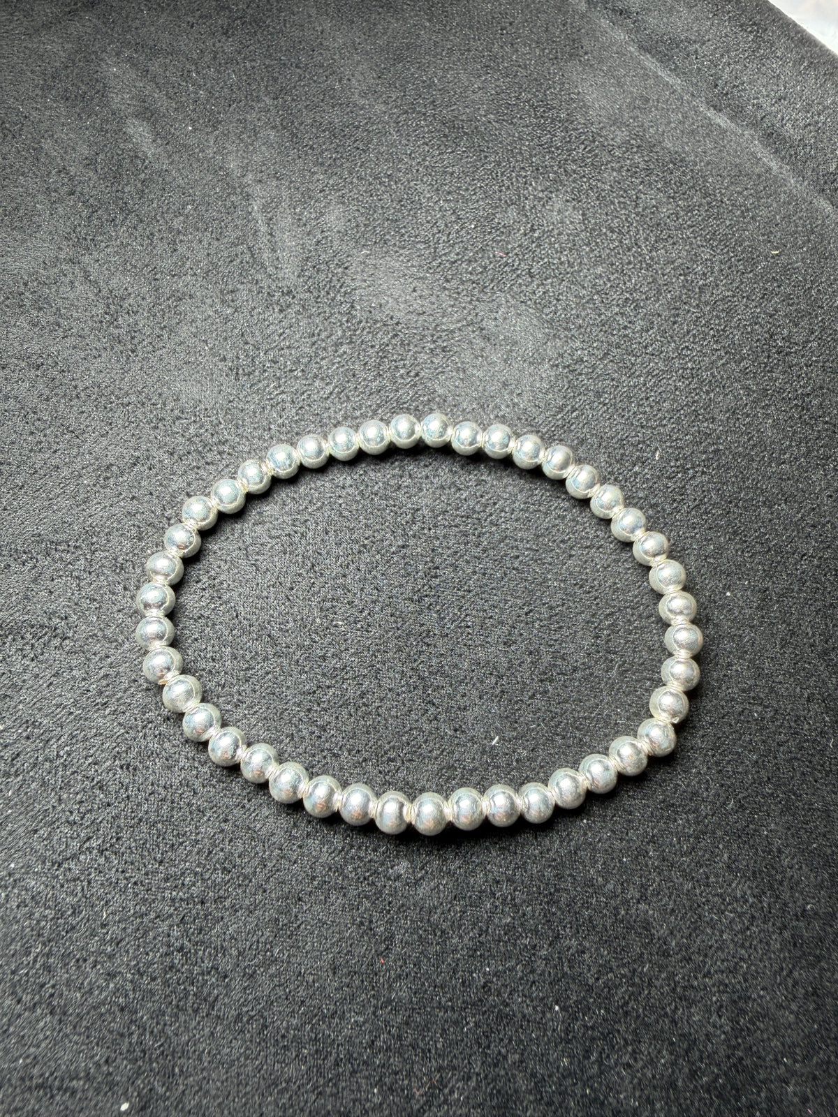 A21 Polished Silver Bead Stretch Bracelet