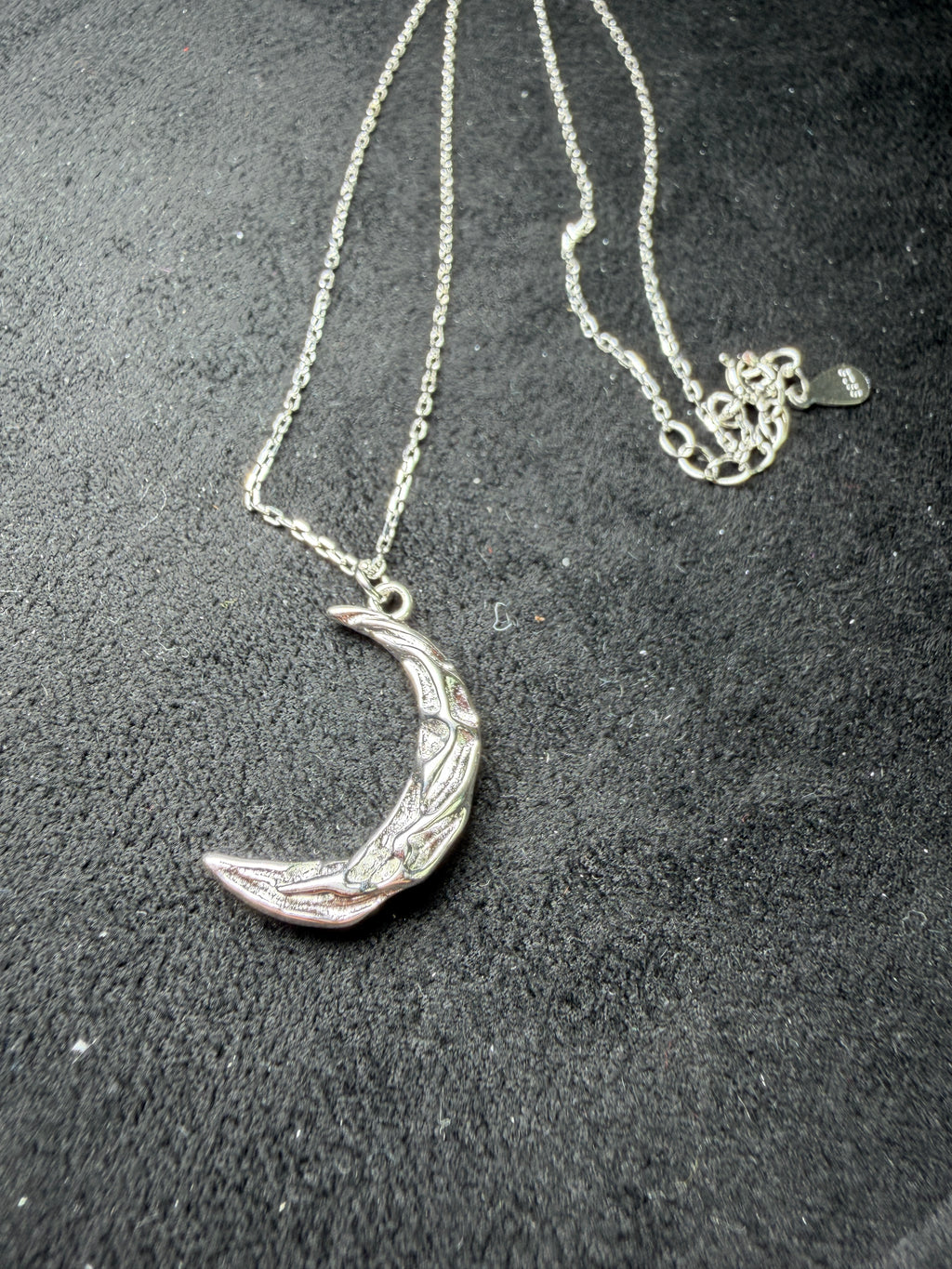 A35 Sculpted Crescent Moon Silver Necklace