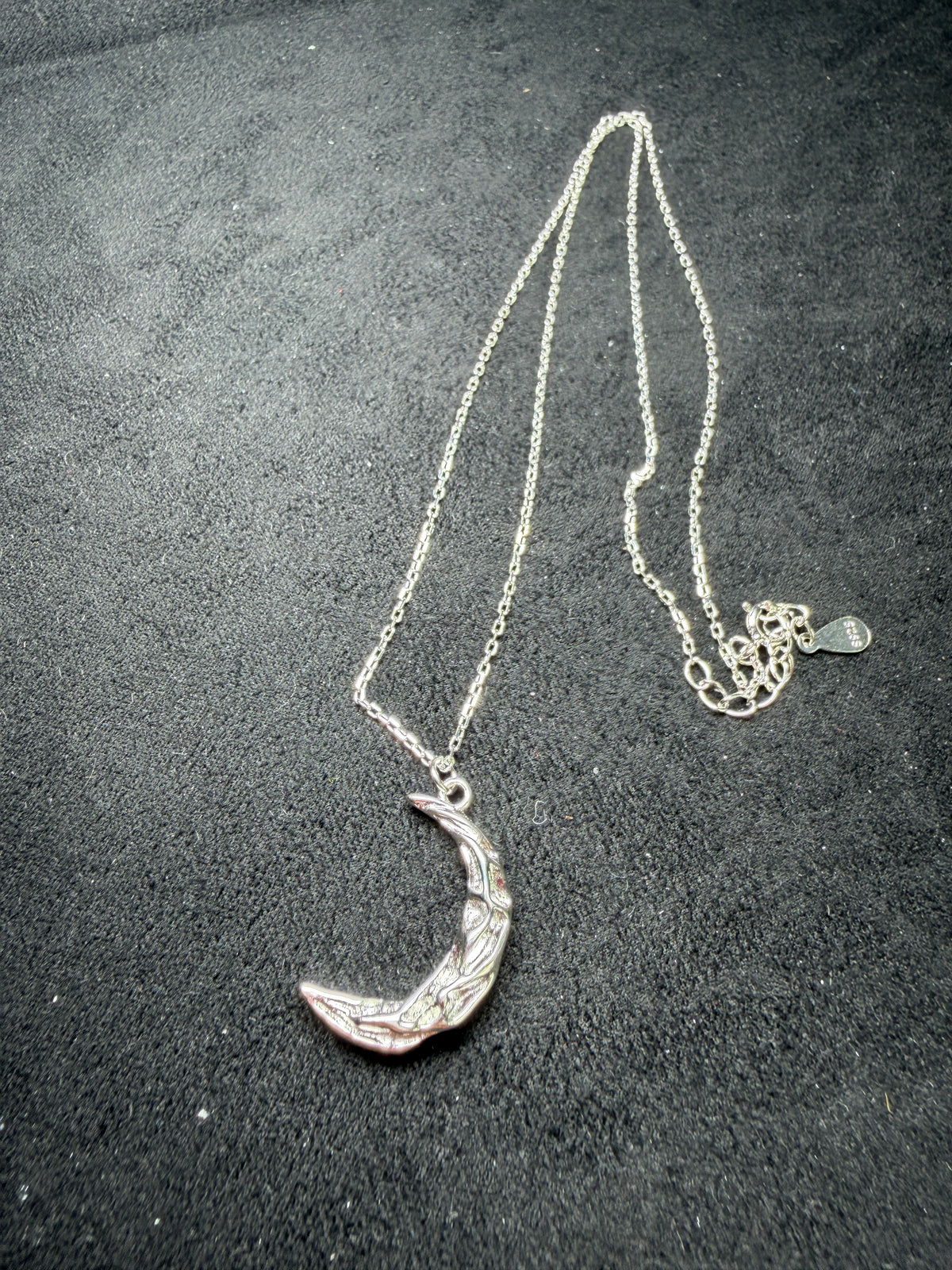 A35 Sculpted Crescent Moon Silver Necklace
