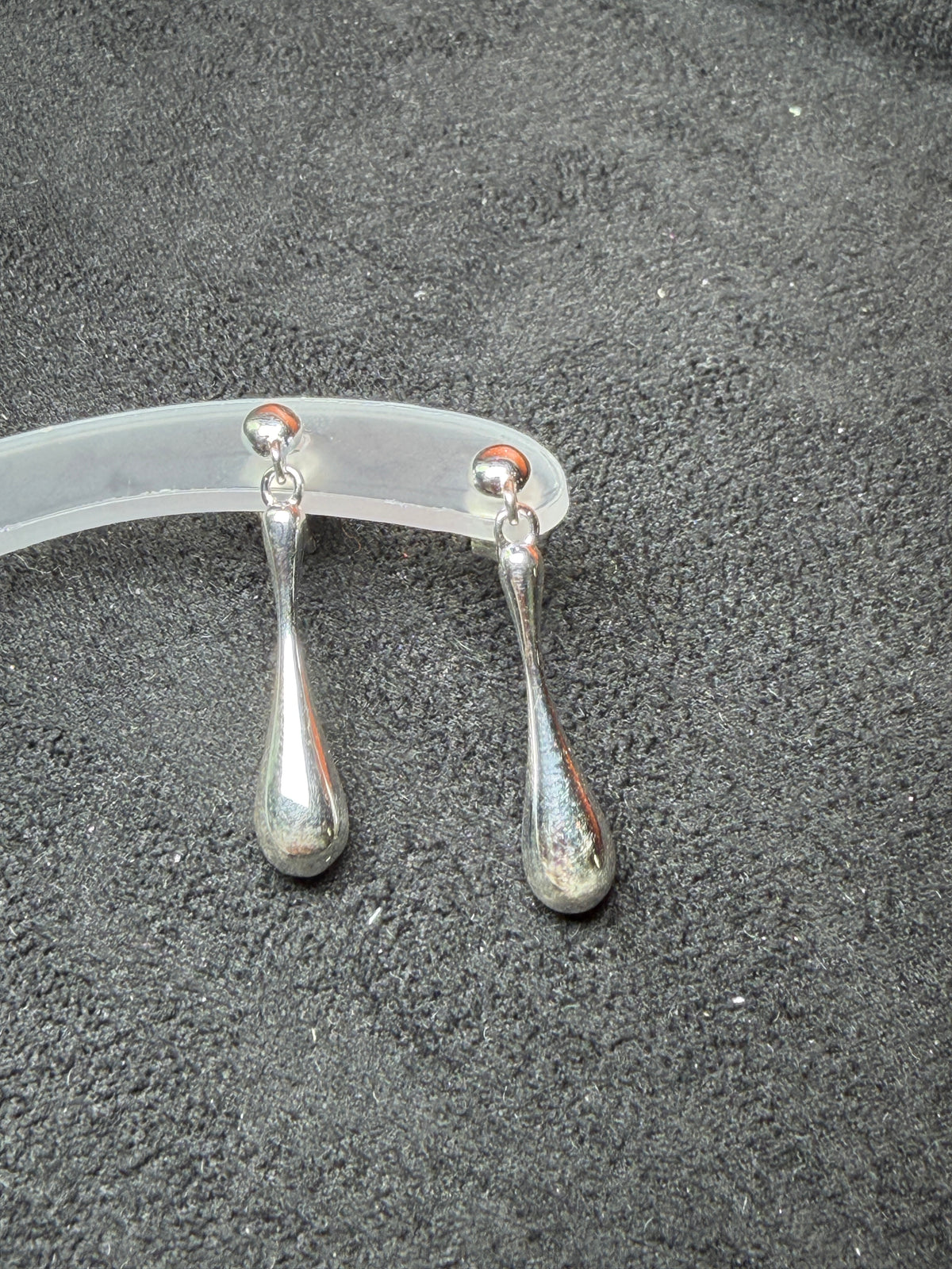 A37 Elongated Droplet Silver Earrings