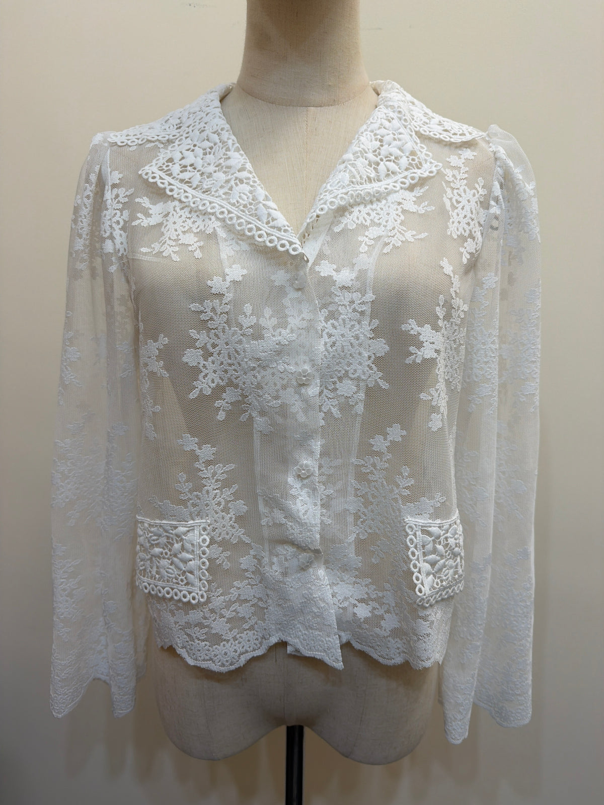 LUXE STITCHES H23 白色花卉V領長袖外套主圖