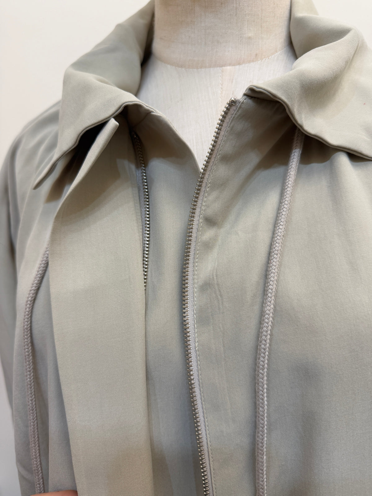 LUXE STITCHES M33 絲絨感V領長袖上衣商品圖片