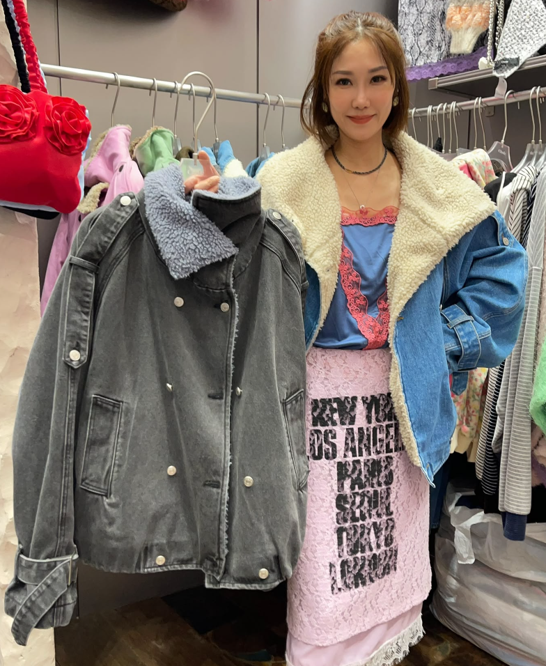 CL61005 炭灰及藍色羊羔絨翻領牛仔外套展示