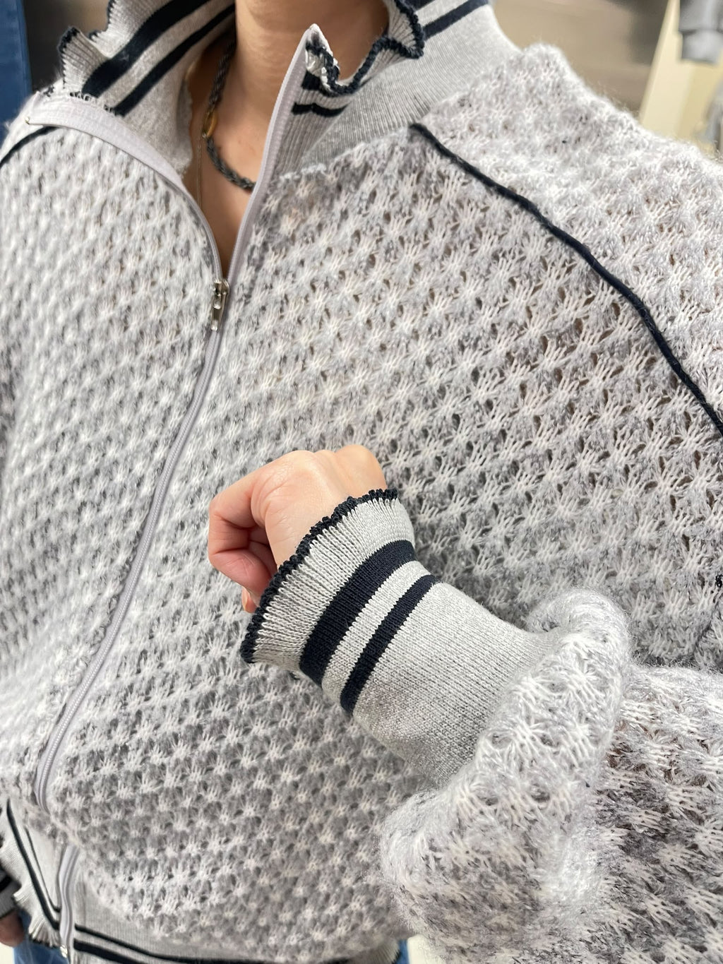 CN61006 CORNER302 韓系女裝上衣 Gray 灰色及 Navy 深藍色 產品實物相 2