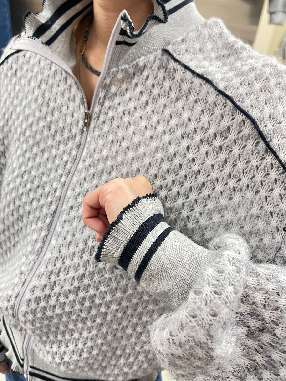 CN61006 CORNER302 韓系女裝上衣 Gray 灰色及 Navy 深藍色 產品實物相 2