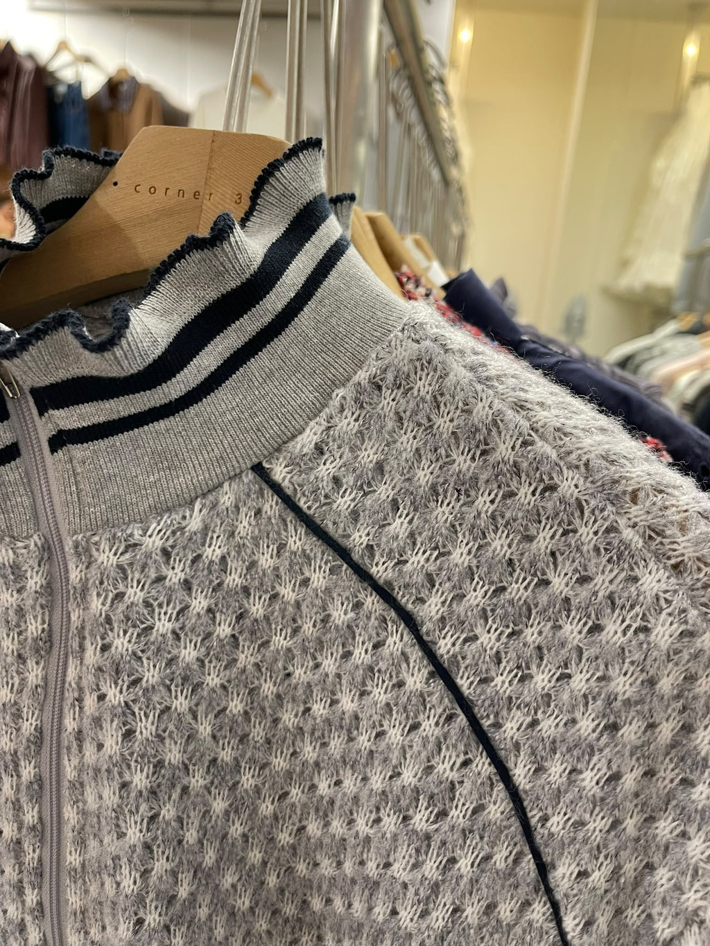 CN61006 CORNER302 韓系女裝上衣 Gray 灰色及 Navy 深藍色 產品實物相 6