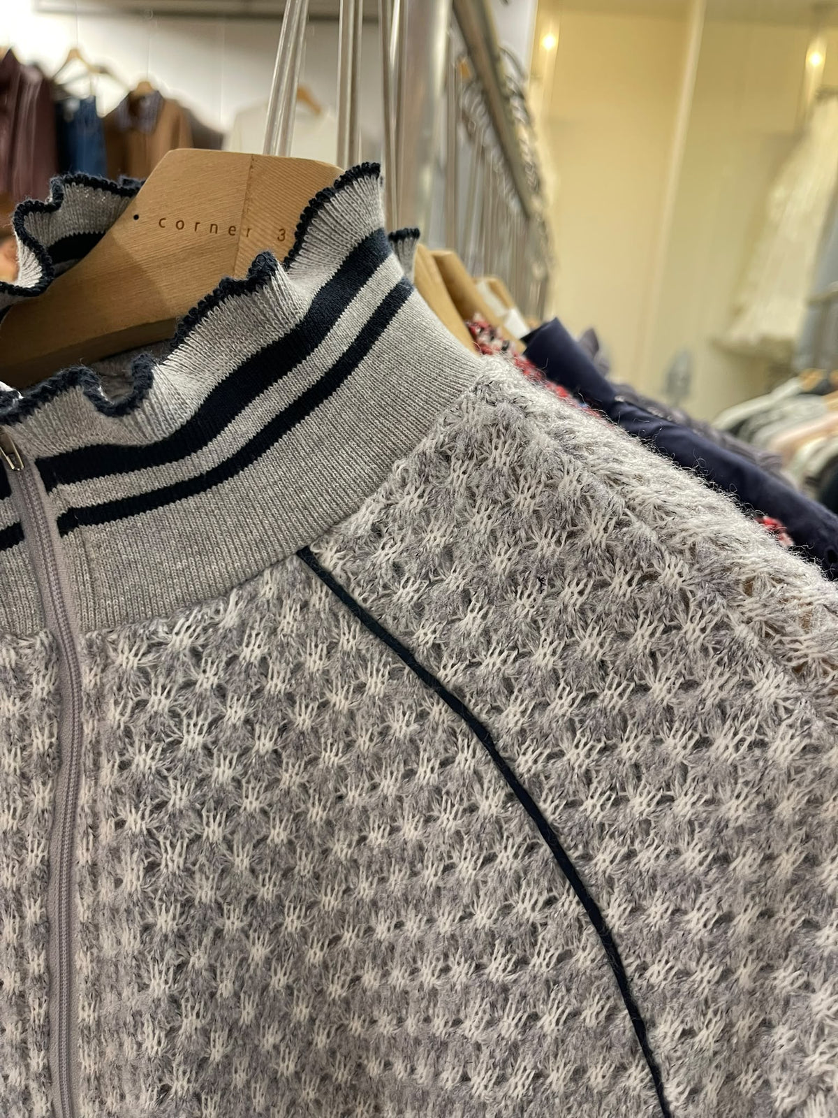 CN61006 CORNER302 韓系女裝上衣 Gray 灰色及 Navy 深藍色 產品實物相 6