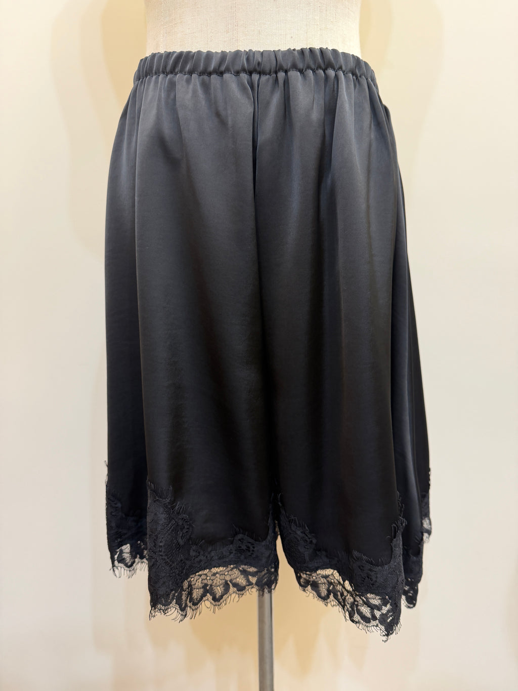 LUXE STITCHES H54 緞面闊腳裙褲 Satin Culottes 商品圖片