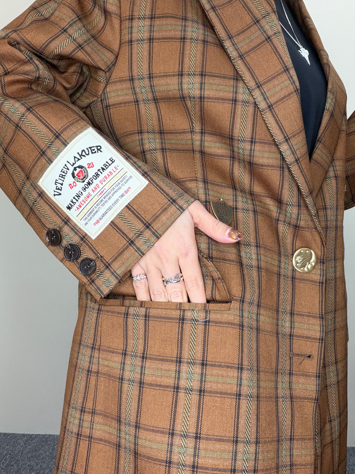 2ndk H63 啡色復古徽章格紋長版西裝外套，LUXE STITCHES 商品圖片