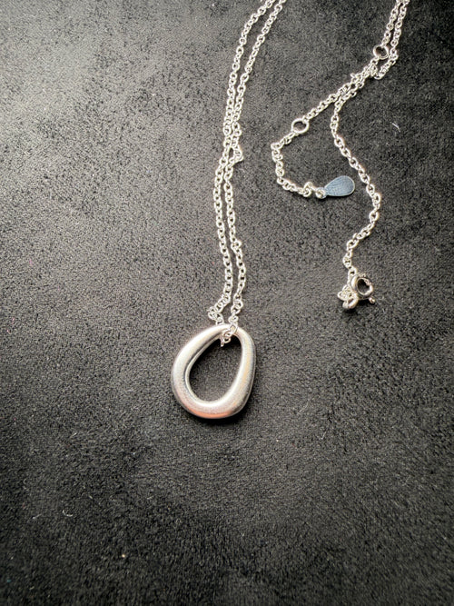 A05 Soft Oval Matte Silver Necklace