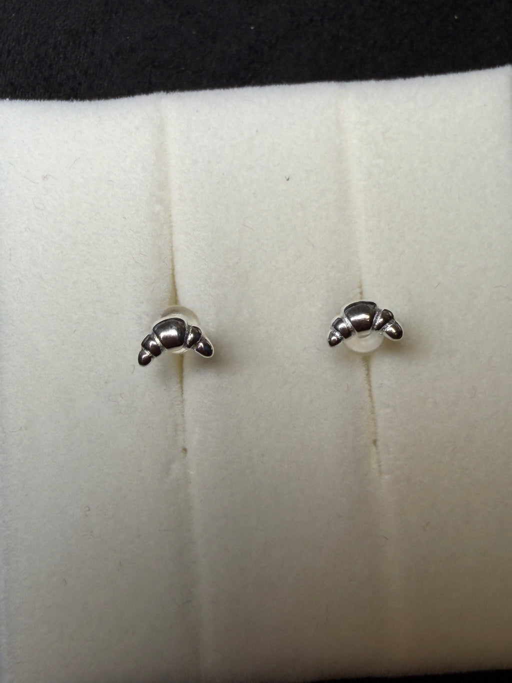 A06 Petite Bubble Arc Silver Studs
