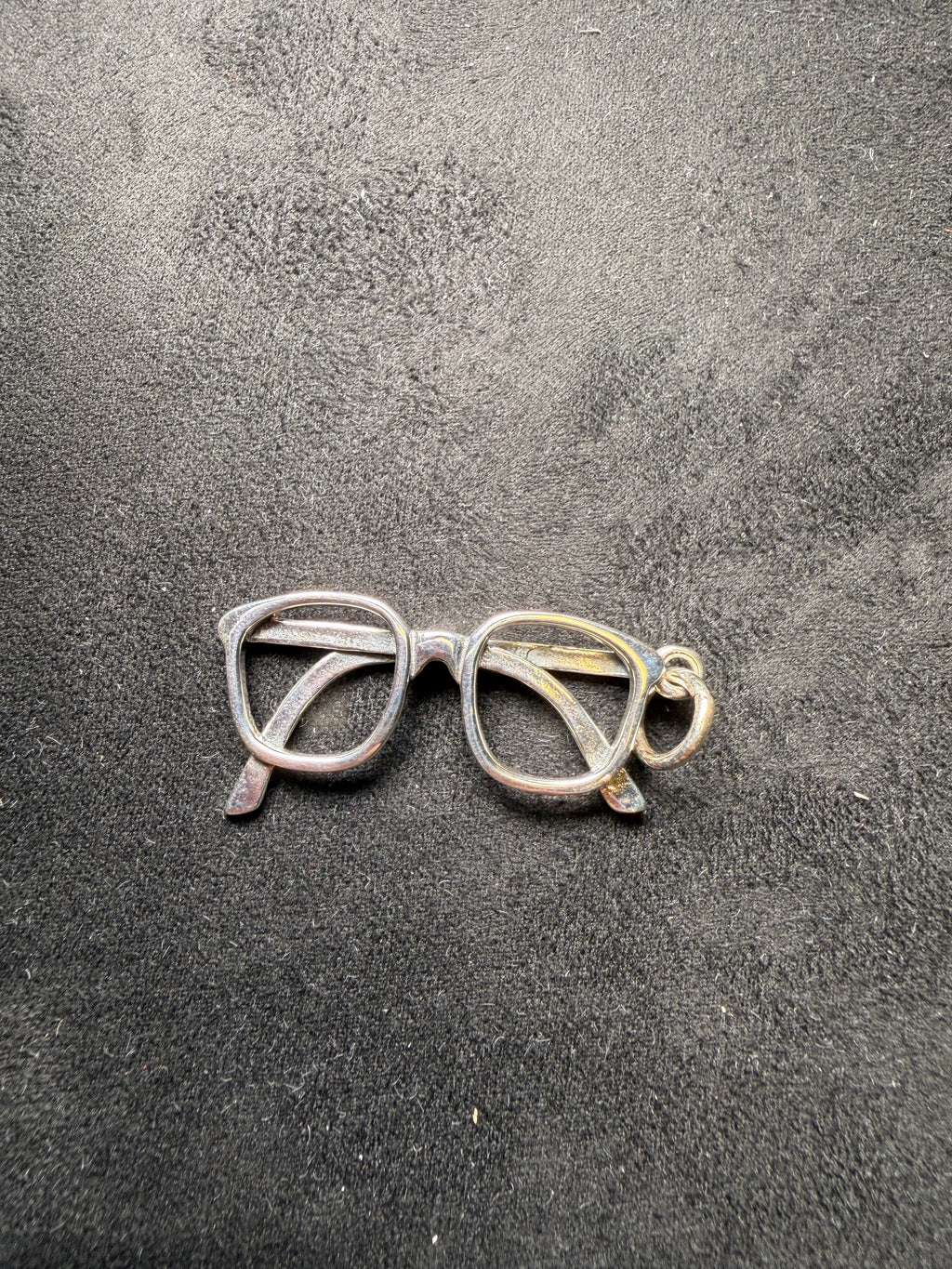 A16 Retro Spectacle Silver Pendant