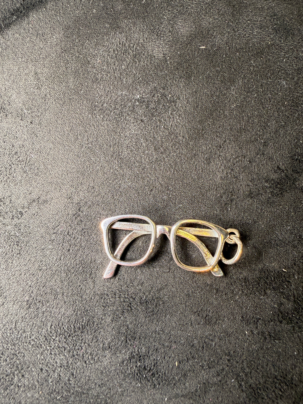 A16 Retro Spectacle Silver Pendant