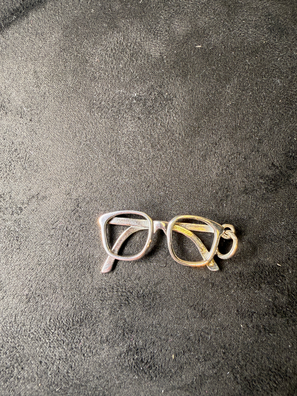 A16 Retro Spectacle Silver Pendant