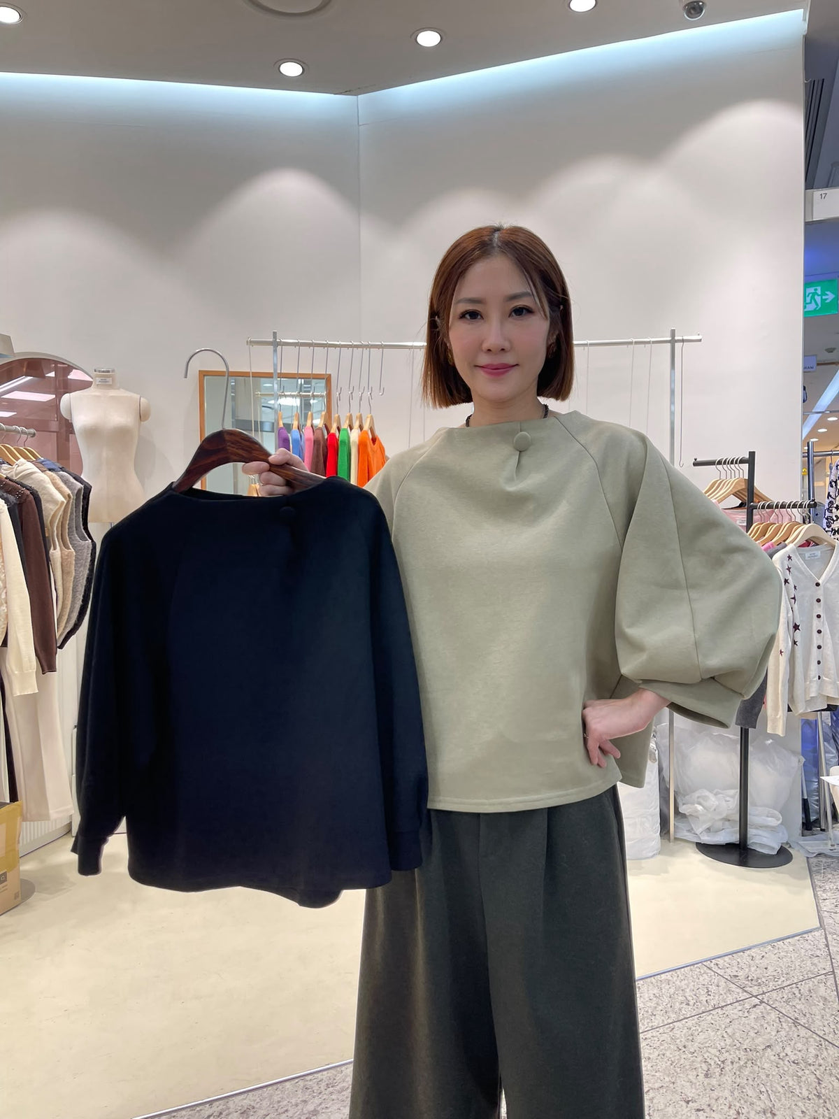 LUXE STITCHES INTRO ADORABLE LAD61009 領口鈕扣燈籠袖上衣－商品圖片 1