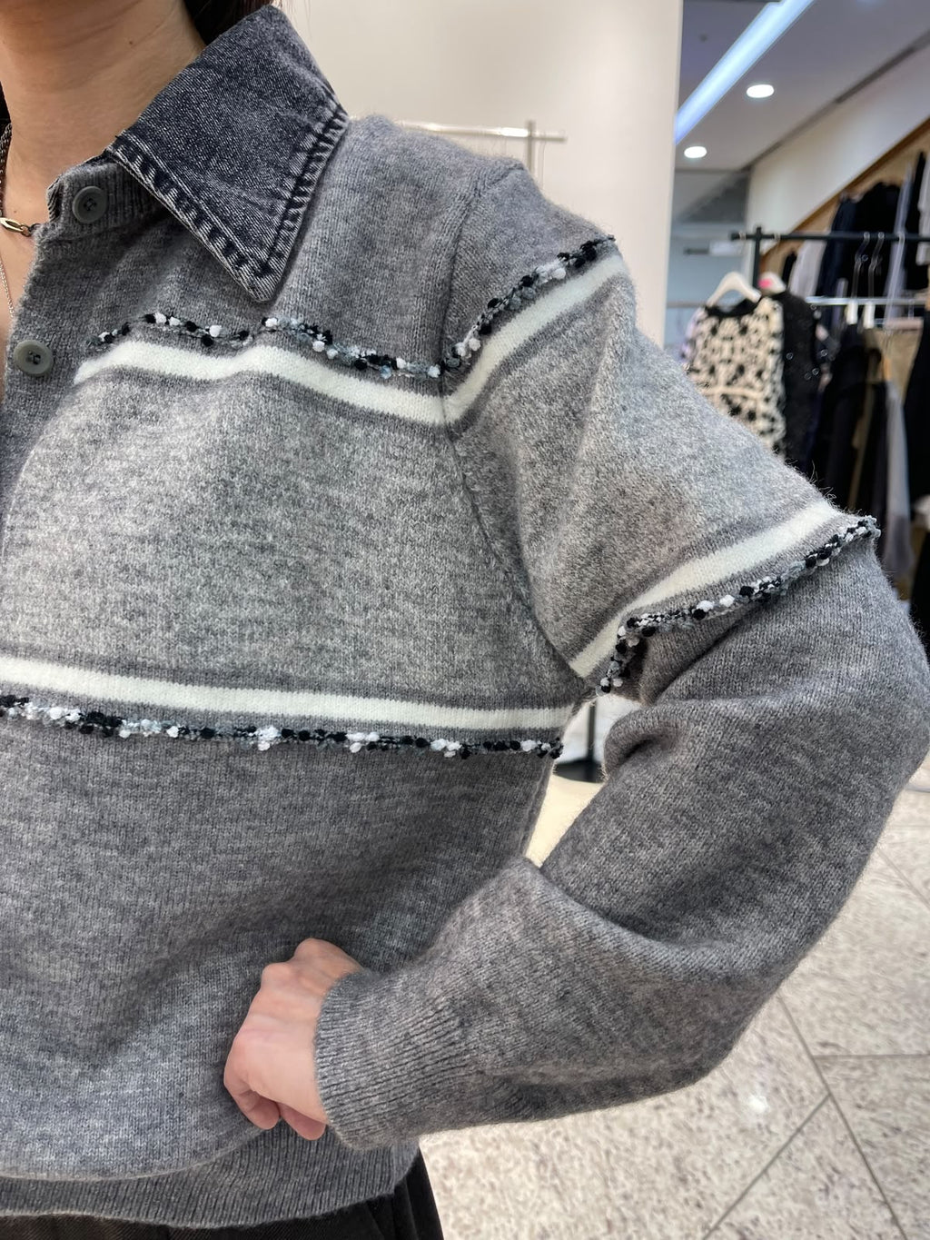 LUXE STITCHES INTRO ADORABLE LAD61013 翻領橫間拼接針織外套－商品圖片 3