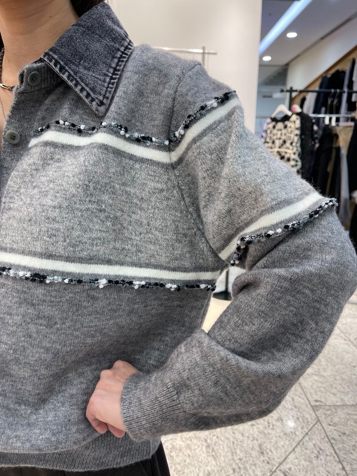 LUXE STITCHES INTRO ADORABLE LAD61013 翻領橫間拼接針織外套－商品圖片 3