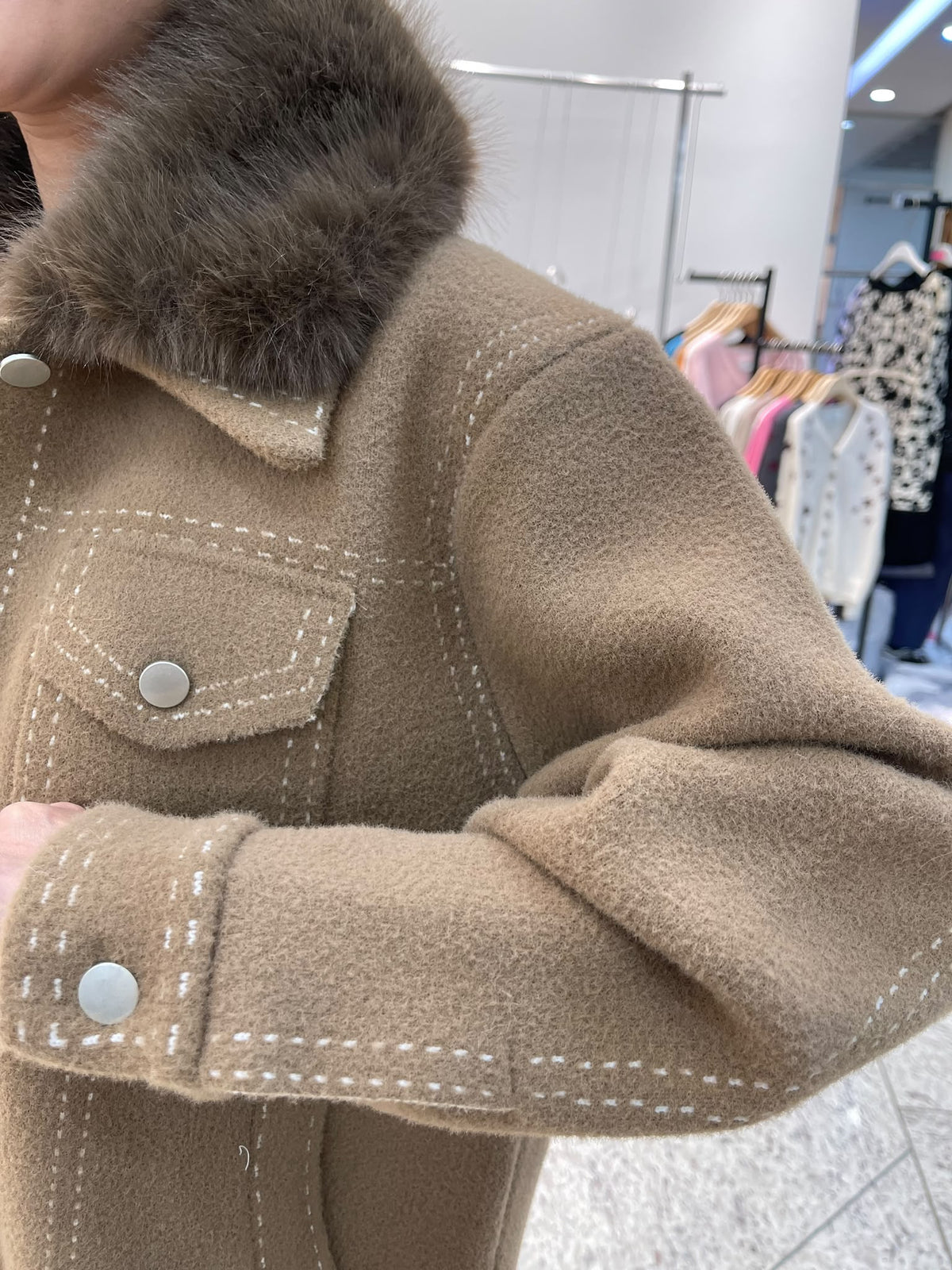 LUXE STITCHES INTRO ADORABLE LAD61014 毛感領明線口袋外套－商品圖片 4