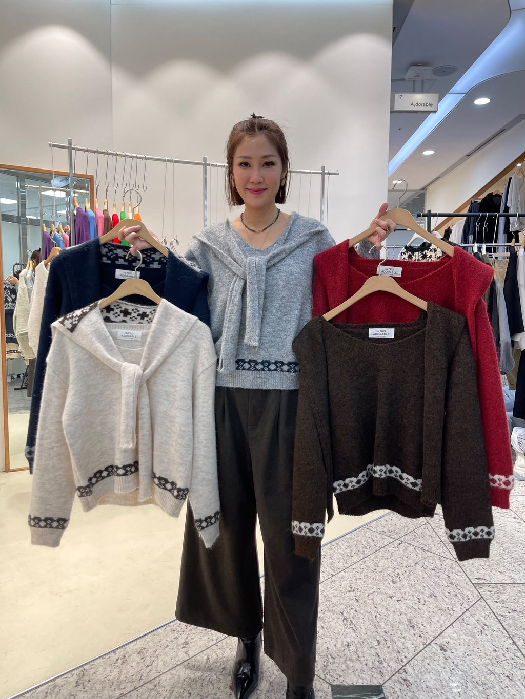 LUXE STITCHES INTRO ADORABLE LAD61016 領巾造型蝴蝶結圖案針織上衣－商品圖片 1
