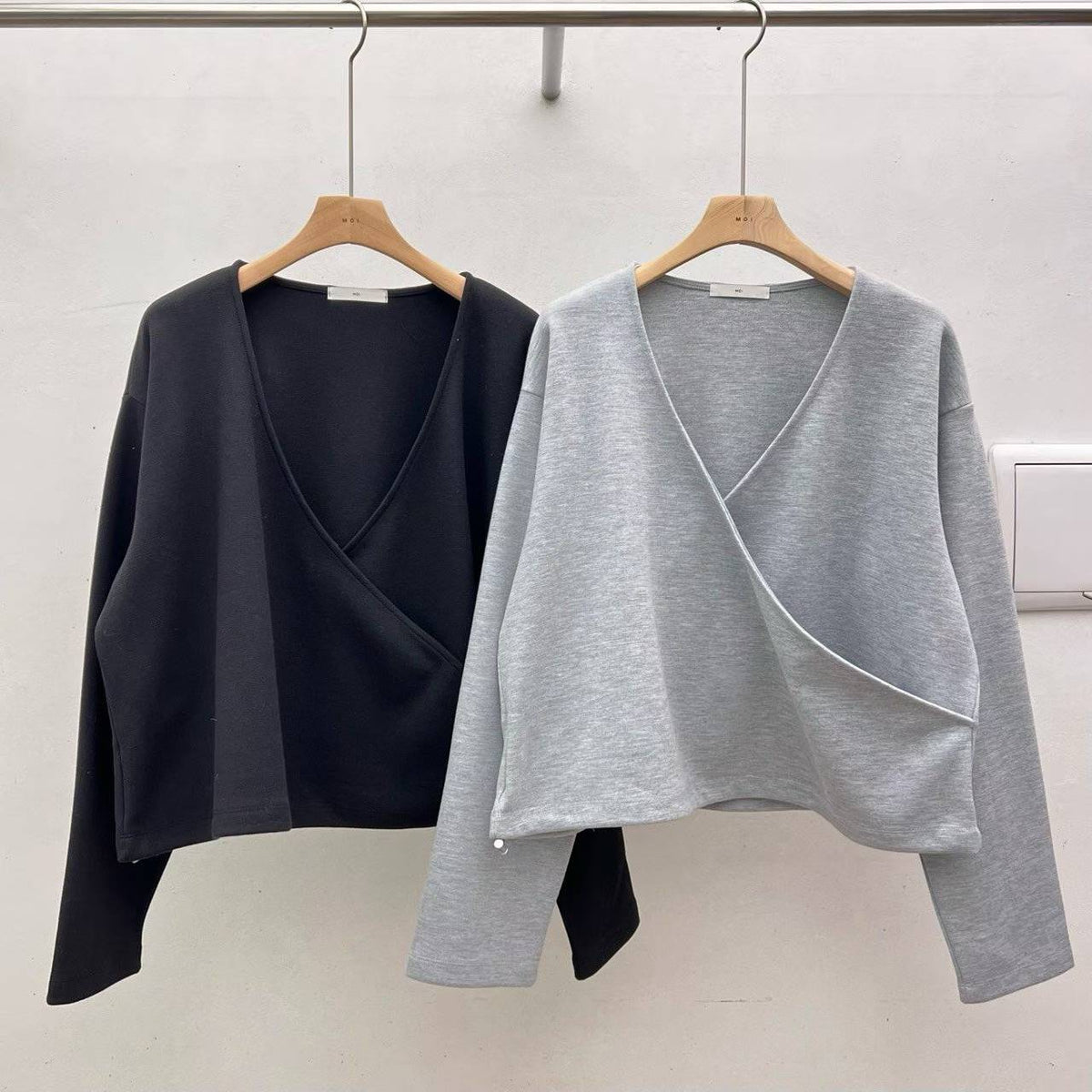 M07 V neck string sweatshirt