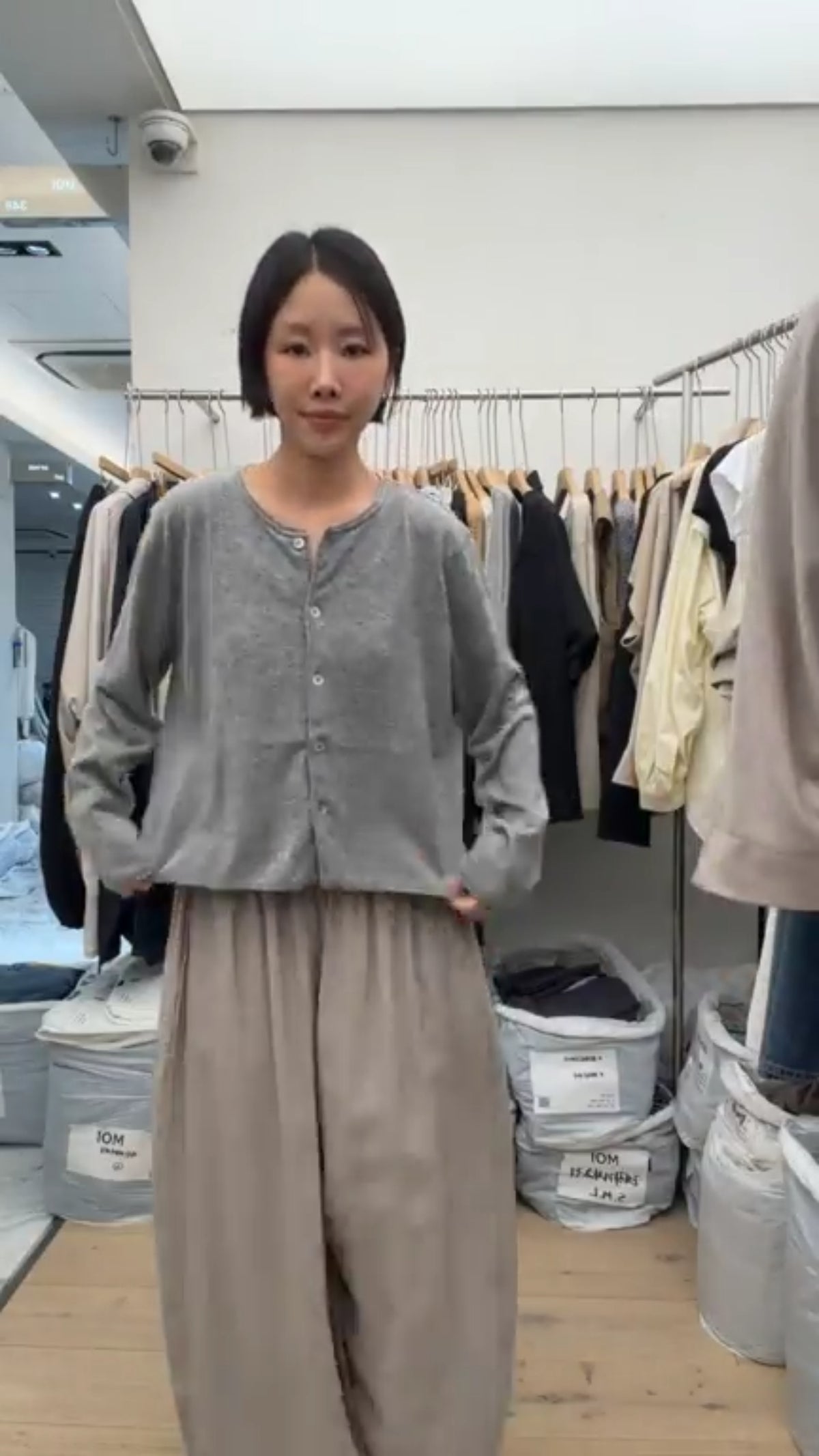 M17 roll placket boxy cardi