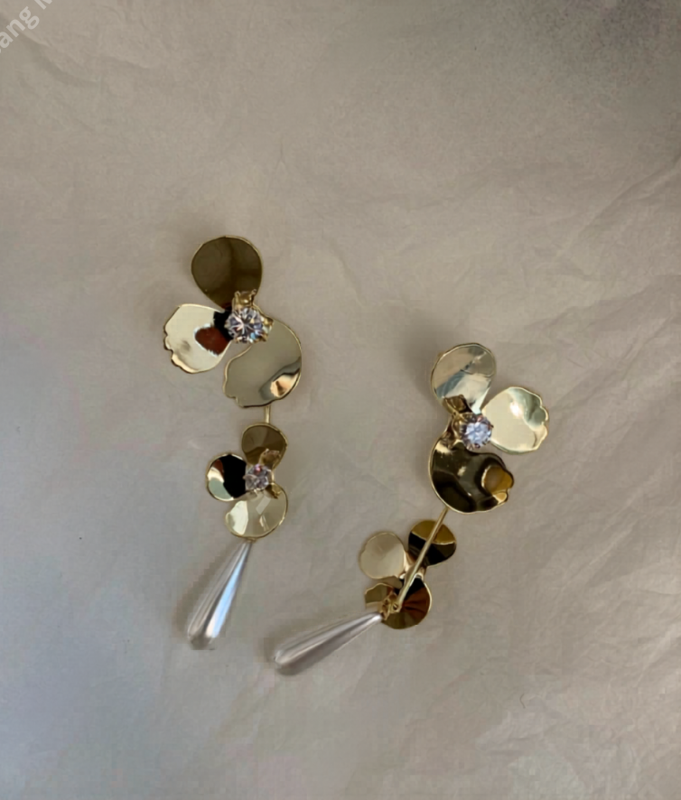 LBP60601 韓國不規則花瓣水晶珍珠垂墜耳環｜韓系輕熟耳飾 Korean Floral Pearl Drop Earrings