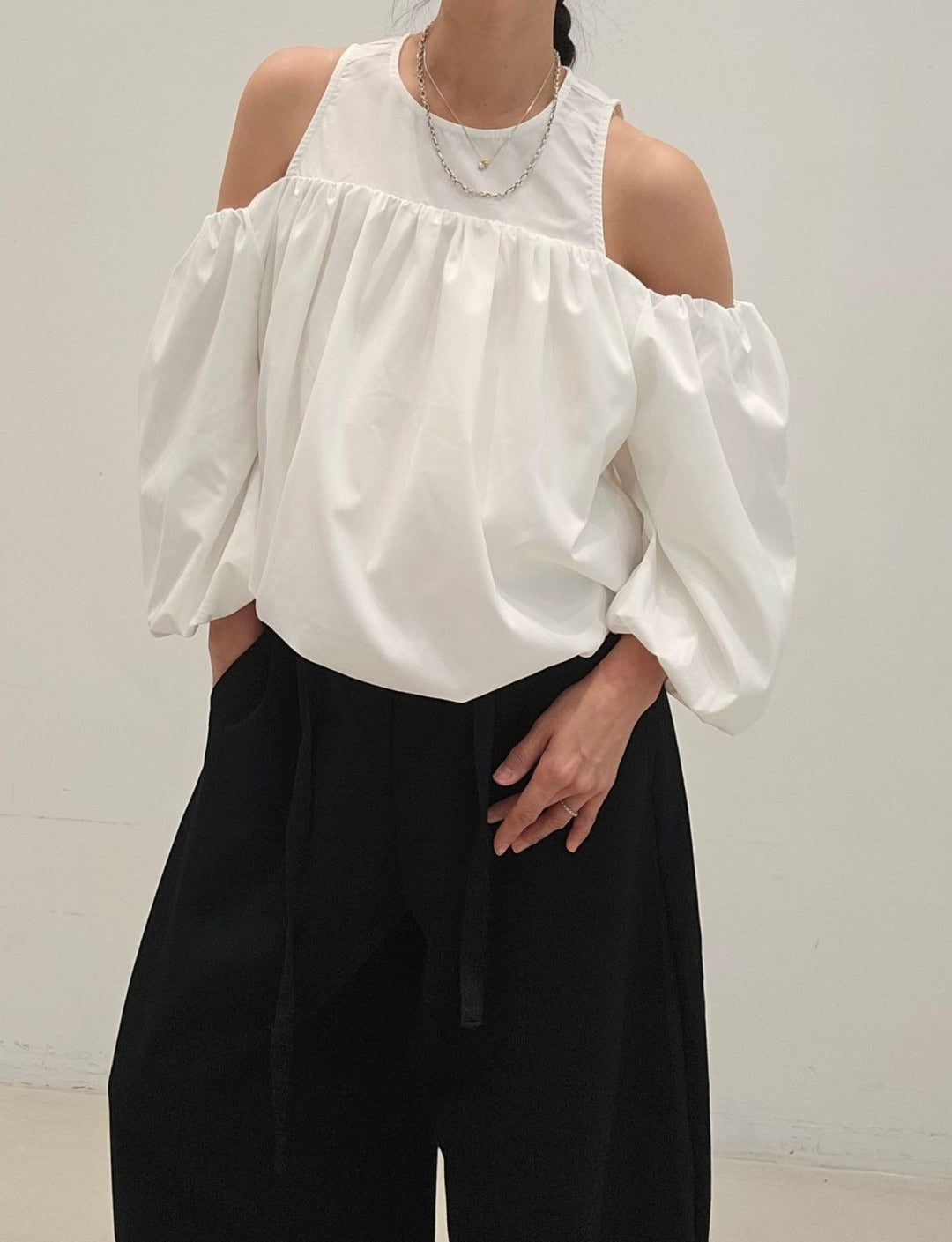 LS60616韓國NEOUL露肩澎袖上衣 | 挖肩一字領泡泡袖設計上衣 Korean Cold Shoulder Puff Sleeve Top