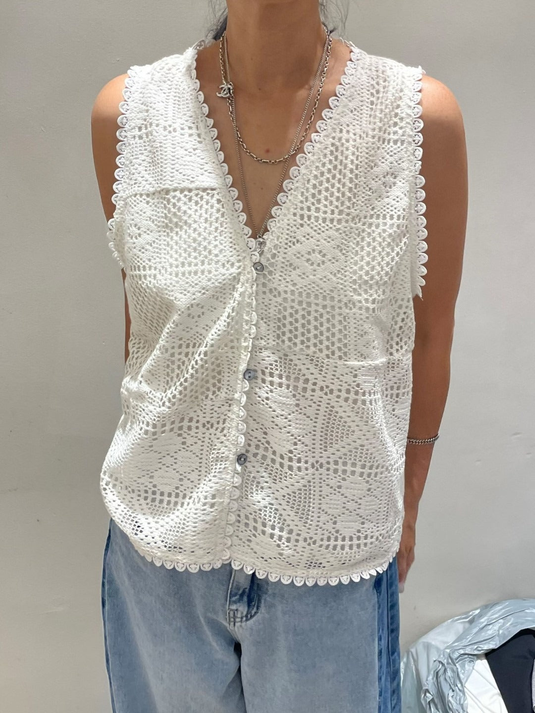韓國NEOUL網眼蕾絲邊針織馬甲 | 鏤空編織無袖背心外搭 Korean Crochet Mesh Vest with Lace Trim
