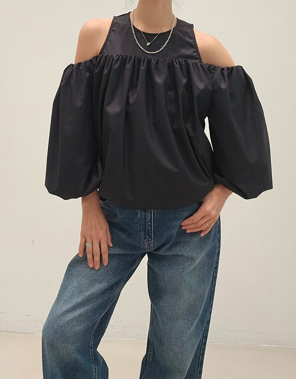 LS60616韓國NEOUL露肩澎袖上衣 | 挖肩一字領泡泡袖設計上衣 Korean Cold Shoulder Puff Sleeve Top