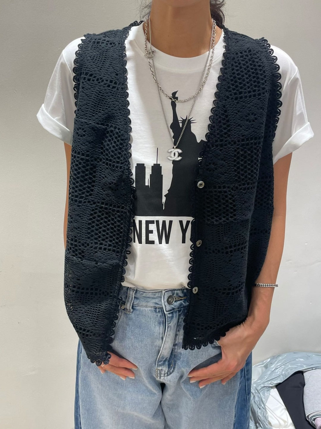 韓國NEOUL網眼蕾絲邊針織馬甲 | 鏤空編織無袖背心外搭 Korean Crochet Mesh Vest with Lace Trim