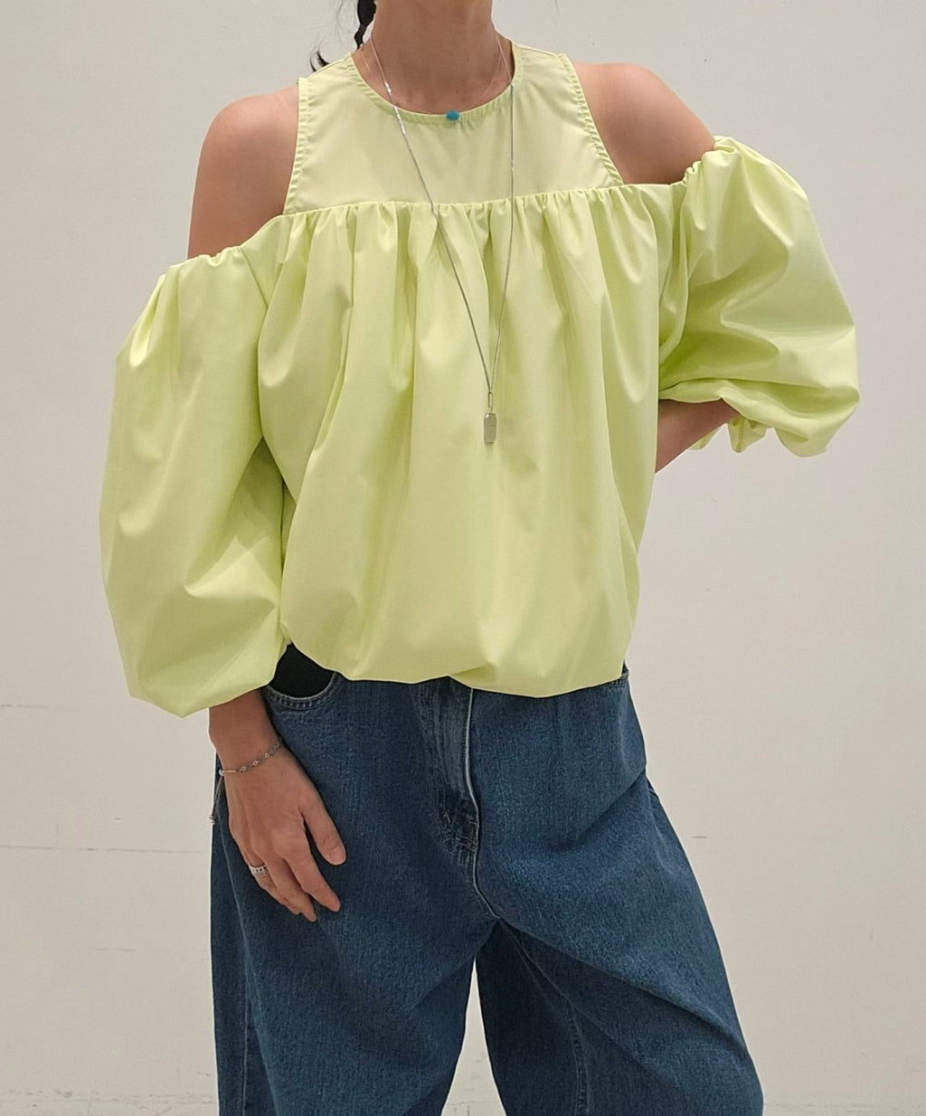 LS60616韓國NEOUL露肩澎袖上衣 | 挖肩一字領泡泡袖設計上衣 Korean Cold Shoulder Puff Sleeve Top