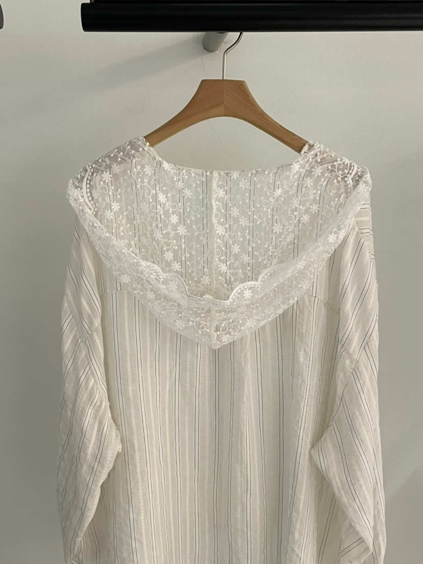 韓國BUTTER蕾絲連帽條紋長袖襯衫 | 法式田園刺繡披肩上衣 Korean Lace Hooded Stripe Shirt