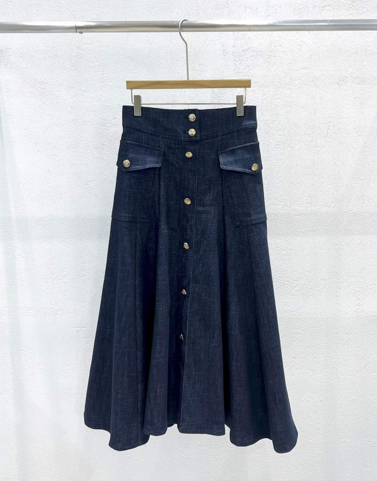 E32 Waist Back Elastic Button Point Flare Denim Skirt