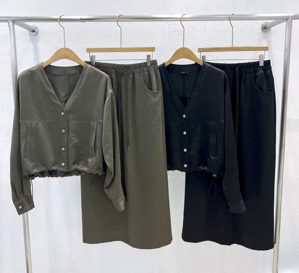 E23 V-neck Ani Jumper (Top)
