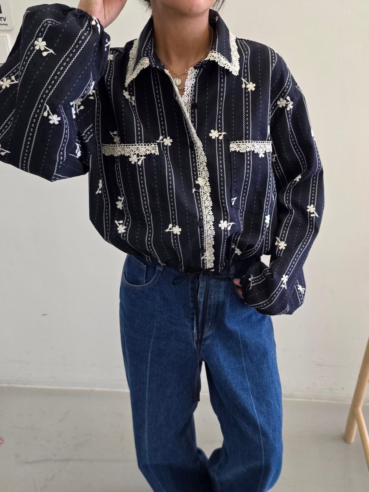 H31 蕾絲花卉條紋綁帶恤衫