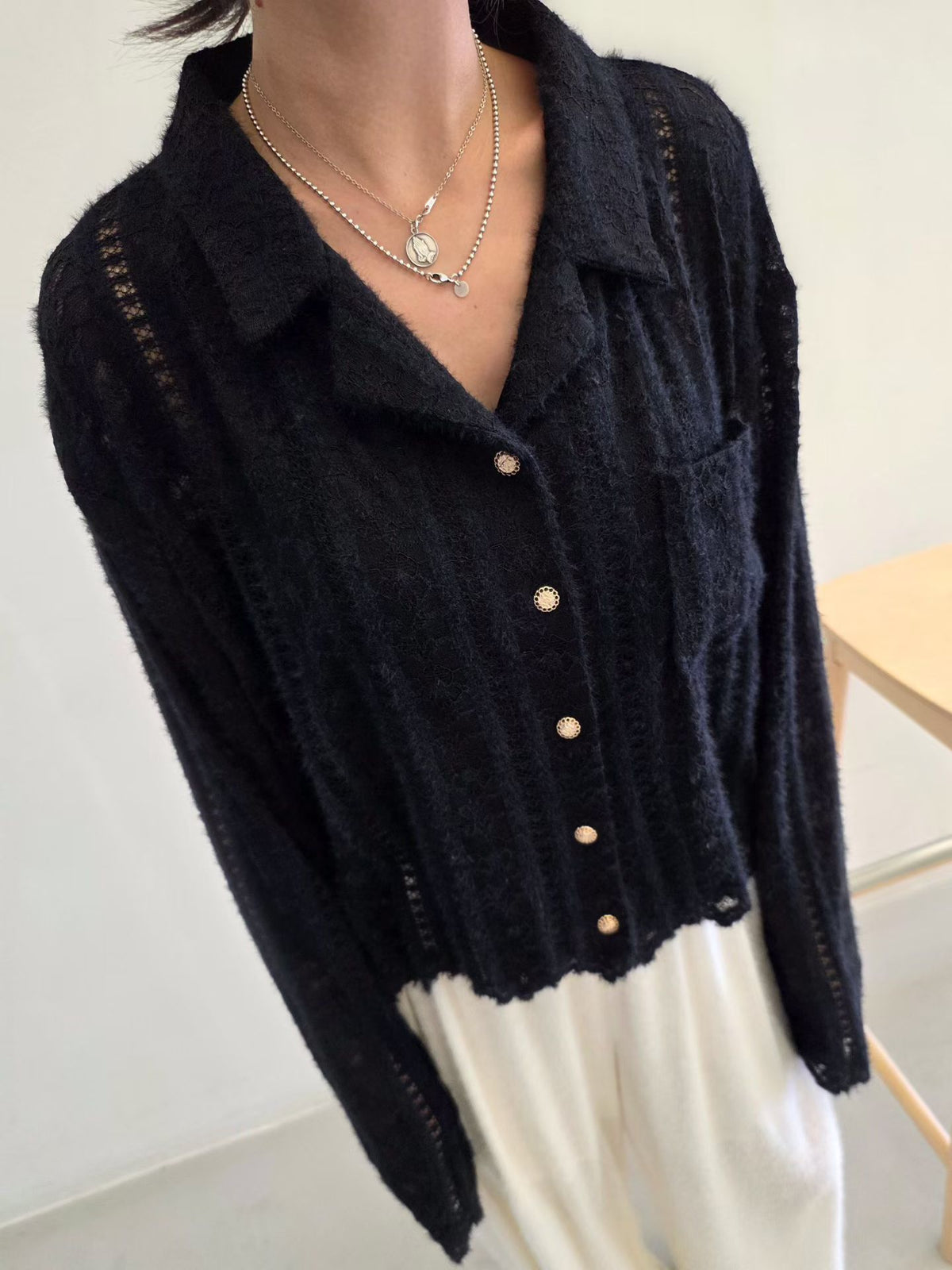 H30 翻領花卉蕾絲恤衫