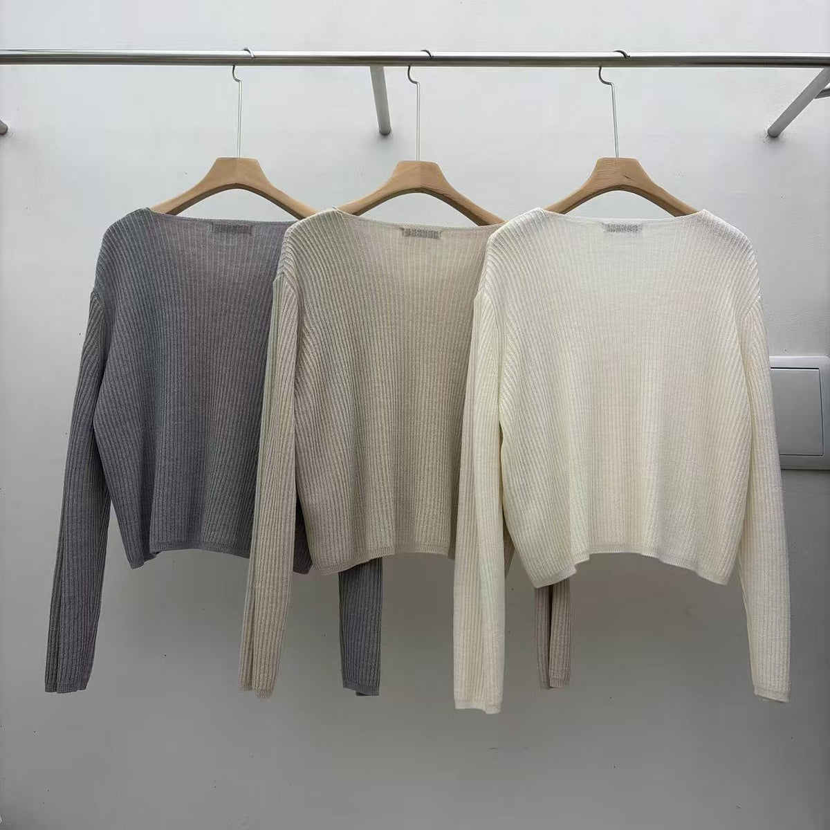 M12 V neck ribbed pullover