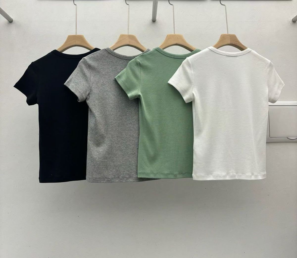 M02 slim u neck tee